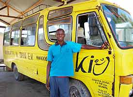 Peter, our bus driver with the "old" KiD bus.